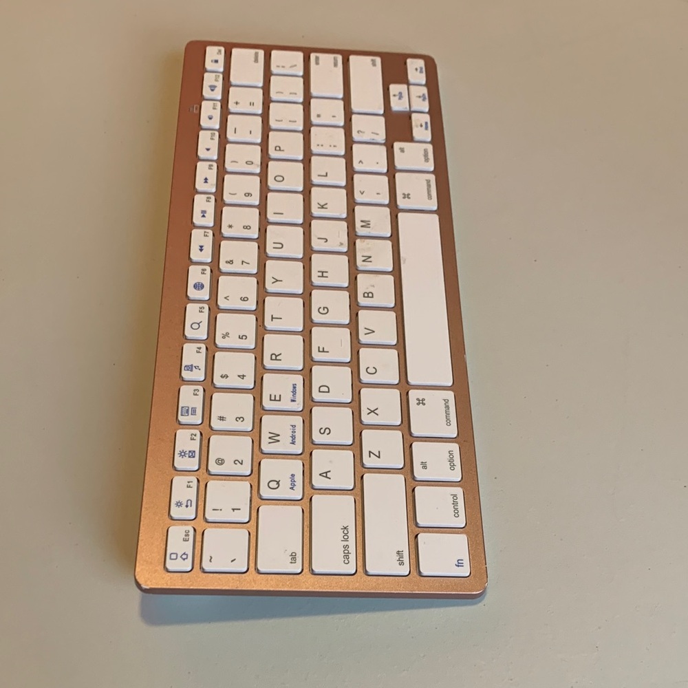 Wireless Gold Keyboard - Picture 3 of 9